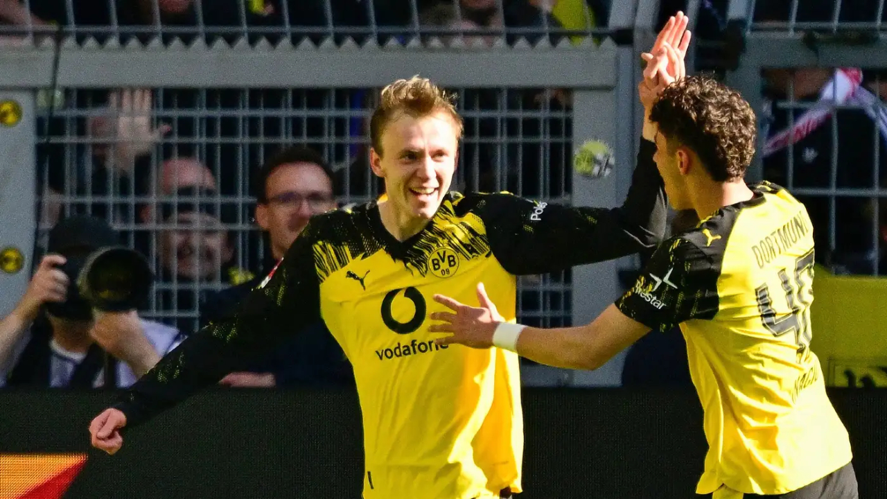 Maximilian Beier Rayakan Penampilan ke-100 di Bundesliga