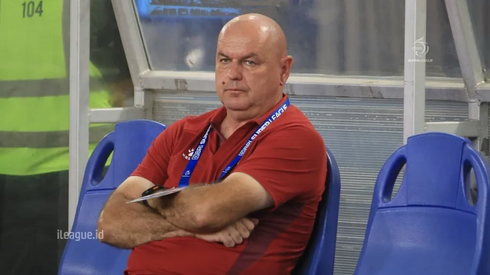 Bojan Hodak: Persib Tetap Fokus di Tengah Persaingan Ketat dengan Borneo FC di Puncak Klasemen - sumber: (ileagueid)
