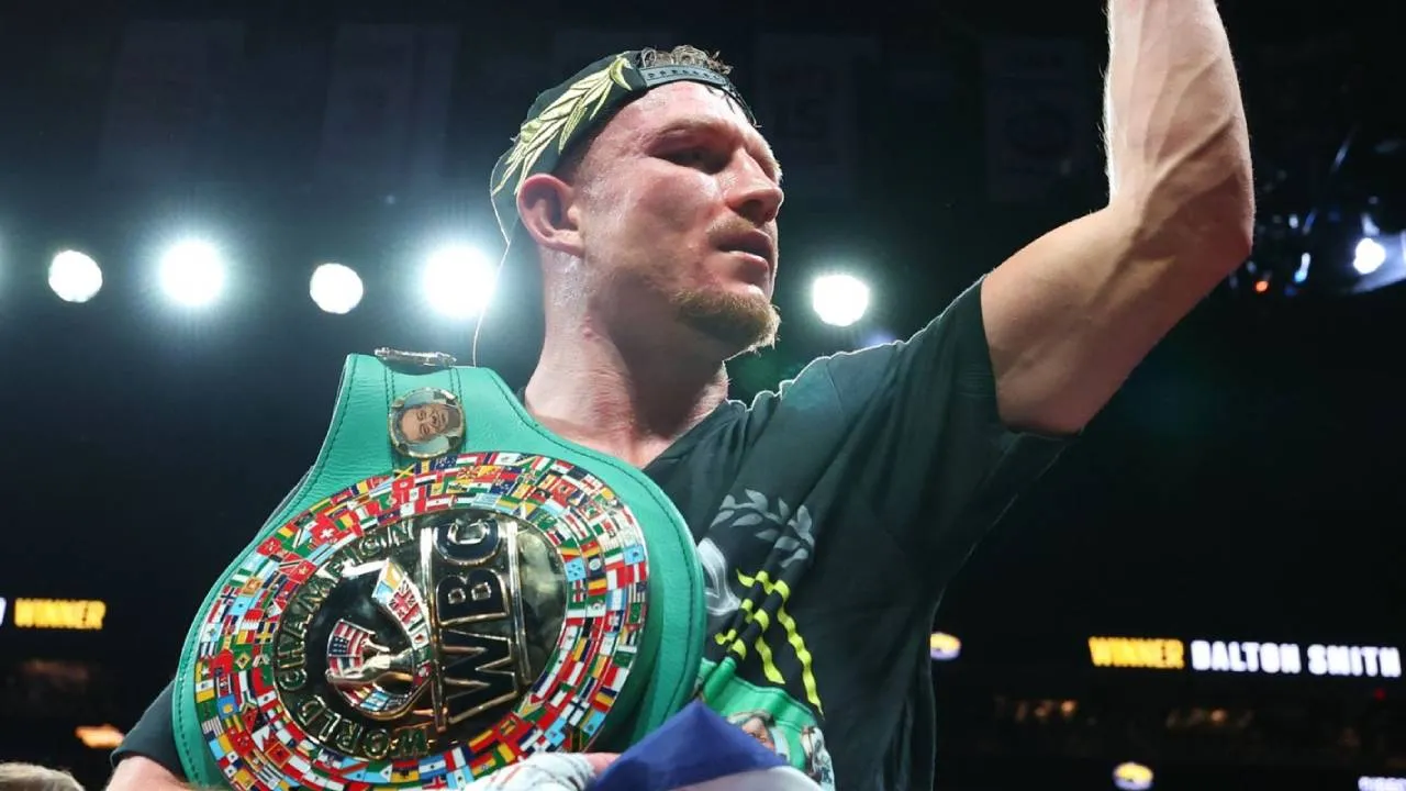 Laga itu seharusnya menjadi pertahanan gelar pertama Dalton Smith sejak merebut sabuk juara. (Foto: Fight TV)