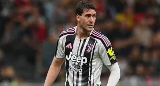 Dusan Vlahovic Pisah dengan Agen Lama, Sinyal Bertahan di Juventus?