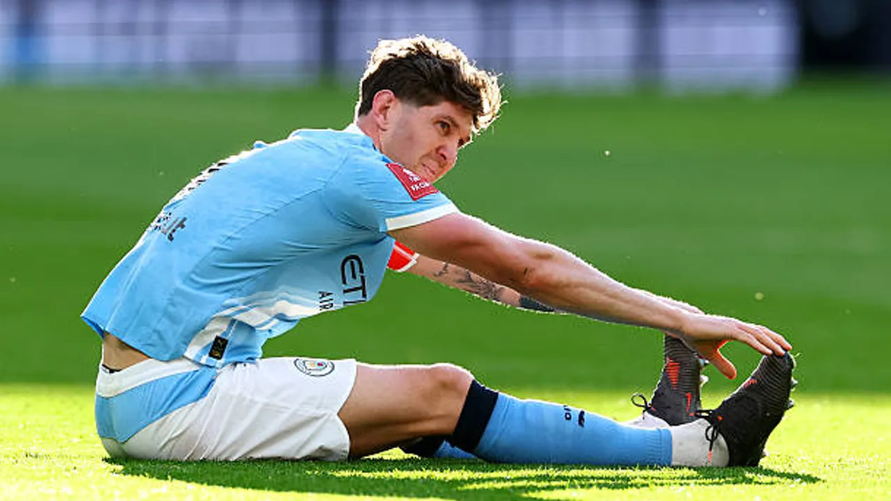 Everton Puas dengan Bek Tengah, Peluang John Stones Kembali Mengecil