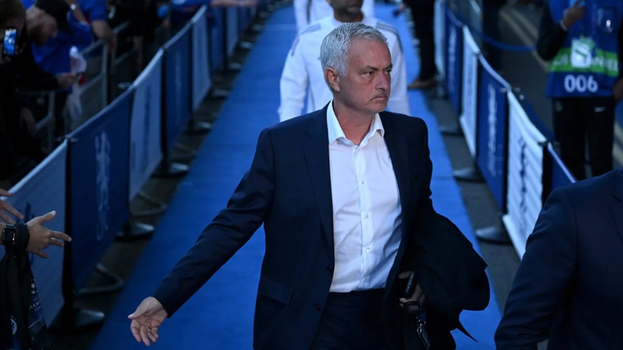 Florentino Perez Jadikan Jose Mourinho Kandidat Gantikan Arbeloa