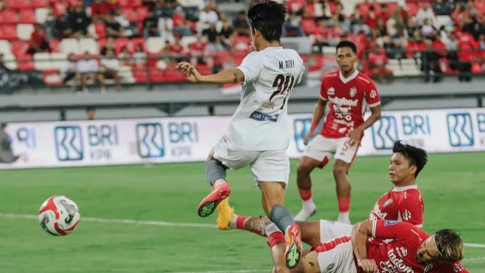 Kartu Merah Memaksa PSM Makassar Susun Ulang Taktik - sumber: (ileagueid)