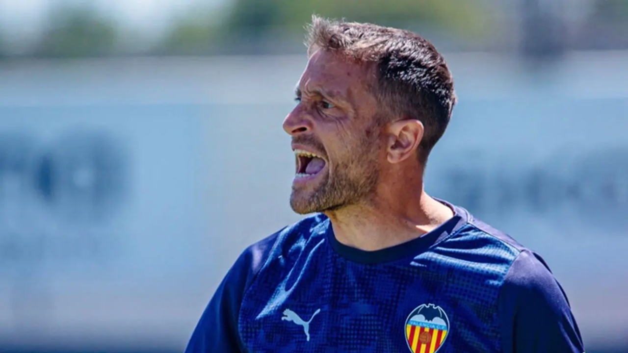 Valencia Perpanjang Kontrak Oscar Sanchez hingga 2027