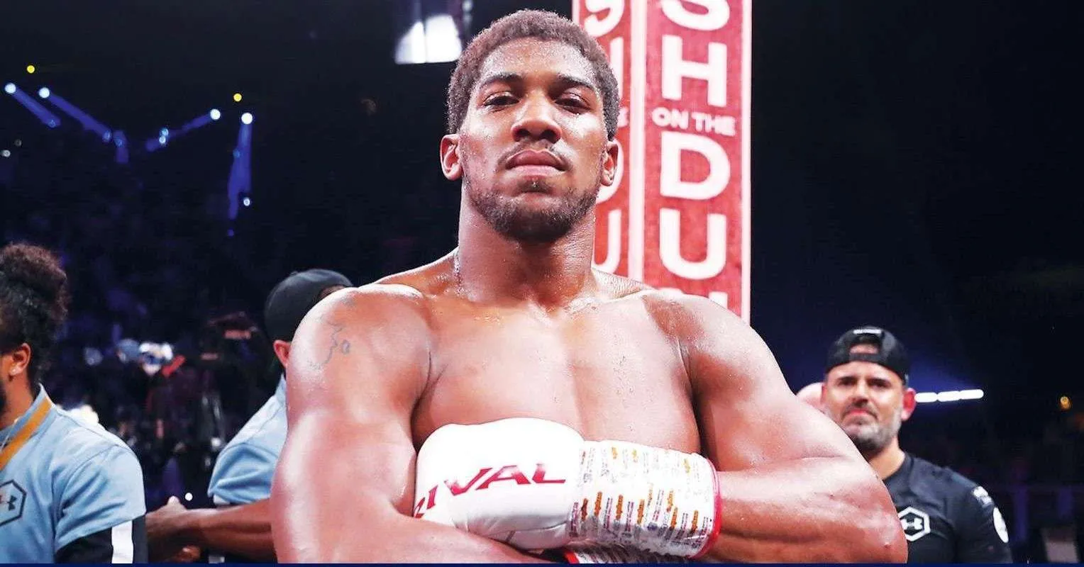 Anthony Joshua Diingatkan Salah Hitung di Laga Pemanasan - sumber: (secondsout)