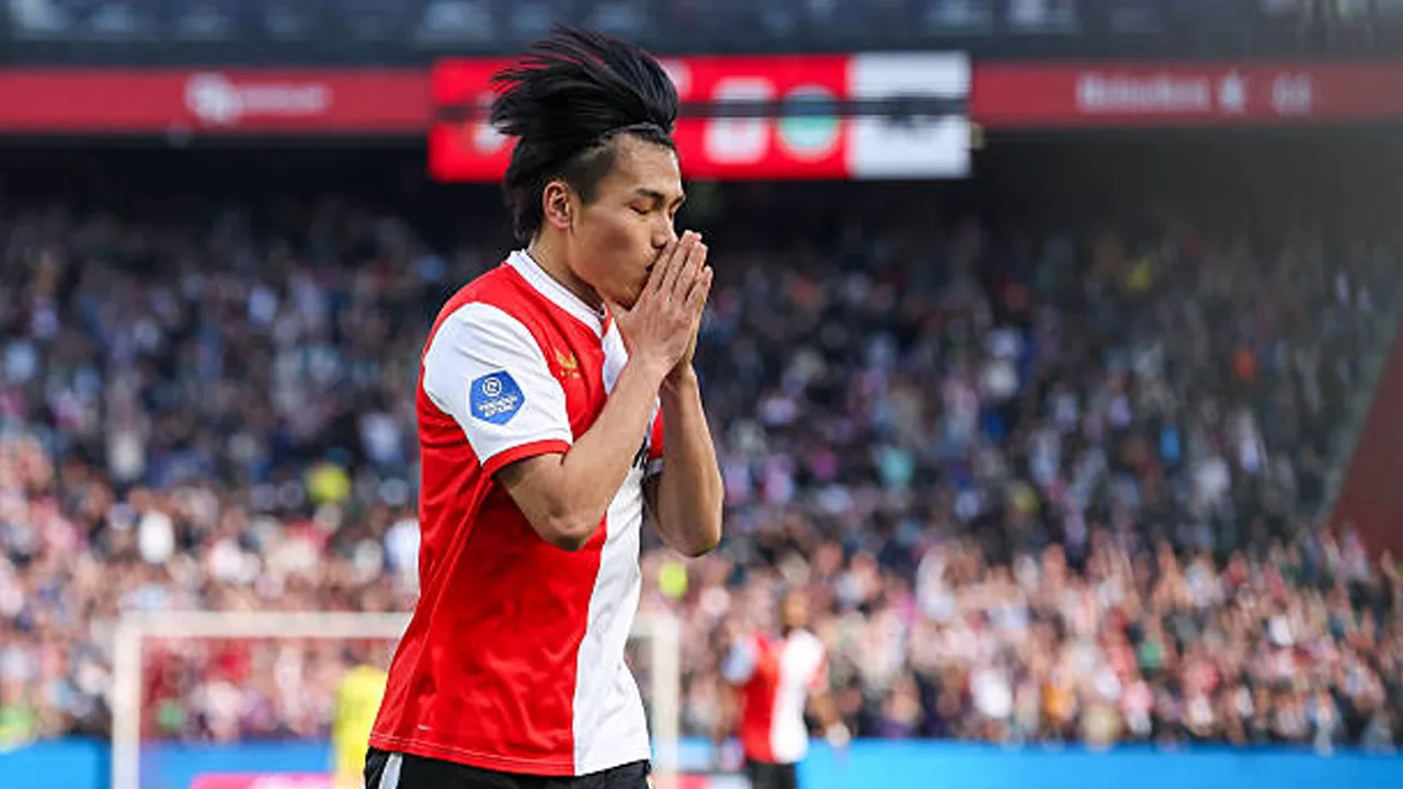 Ayase Ueda Masuk Radar Everton, Petinggi Klub Terbang ke Feyenoord