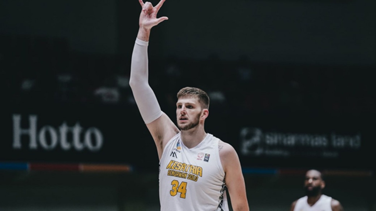 CJ Gettys Antarkan Kesatria Bengawan Solo Tumbangkan Tangerang Hawks