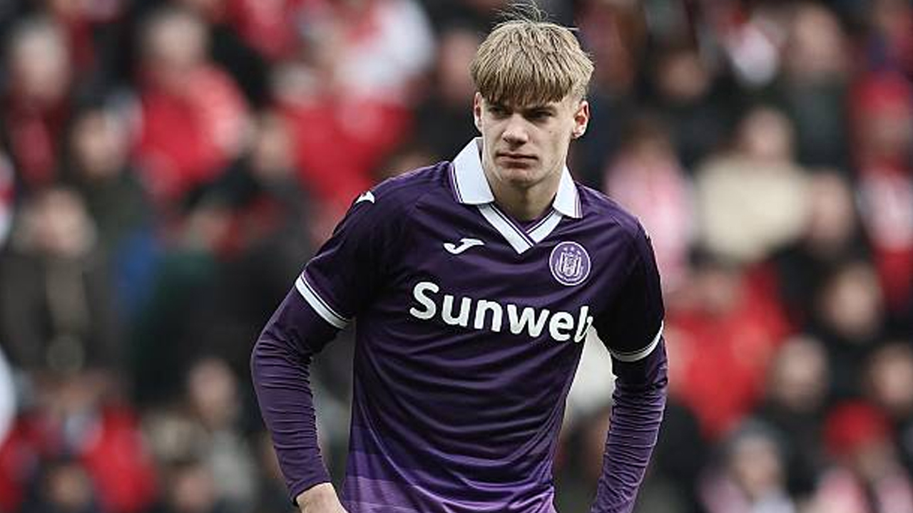 Dilirik Raksasa Eropa, Nathan De Cat Jadi Target Panas Manchester City