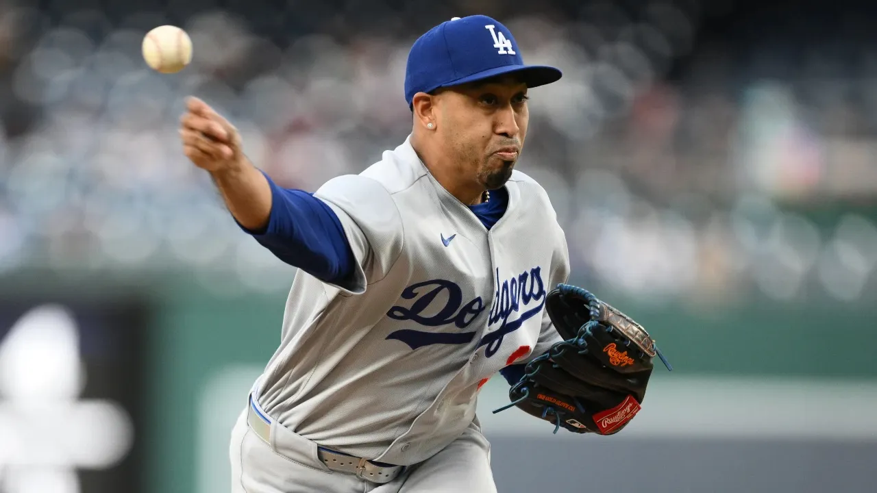 Edwin Diaz menilai proses pemulihan berjalan positif dan tinggal meningkatkan kekuatan untuk kembali siap bertanding. (Foto: AP)