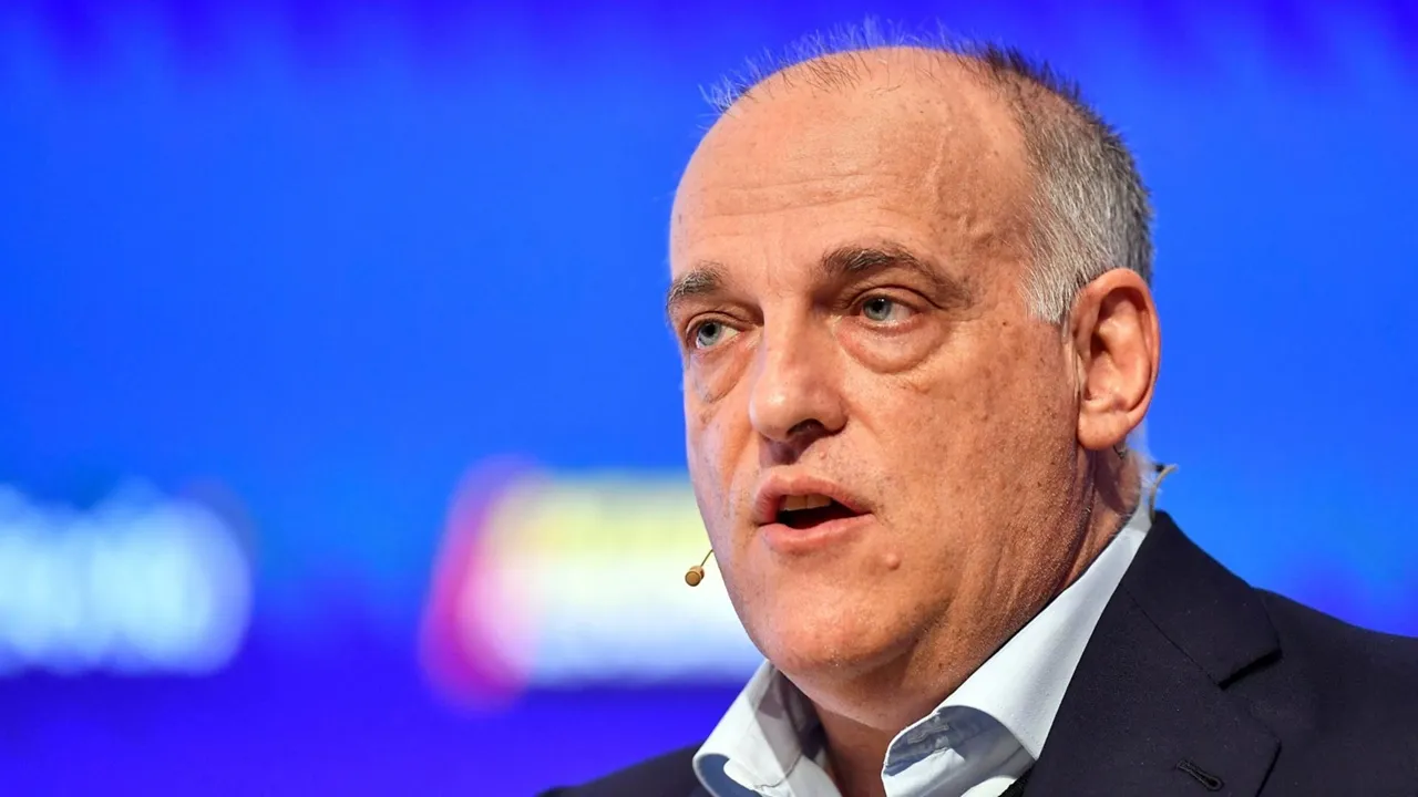 Javier Tebas Tak Ingin Barcelona Angkat Trofi di El Clasico