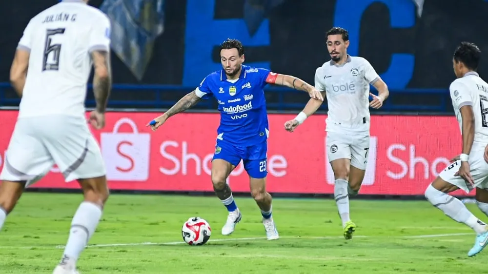 Marc Klok Bertekad Tuntaskan Target Bersama Persib - sumber: (ileagueid)