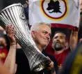 Mourinho Bongkar Kebohongan Besar Sepak Bola dan Kejutan Chivu di Roma