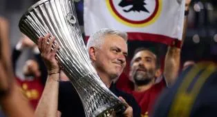 Mourinho Bongkar Kebohongan Besar Sepak Bola dan Kejutan Chivu di Roma
