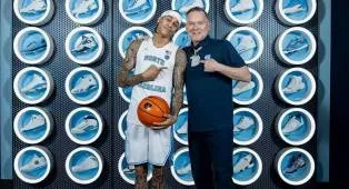 North Carolina Resmi Mengontrak Terrence Brown