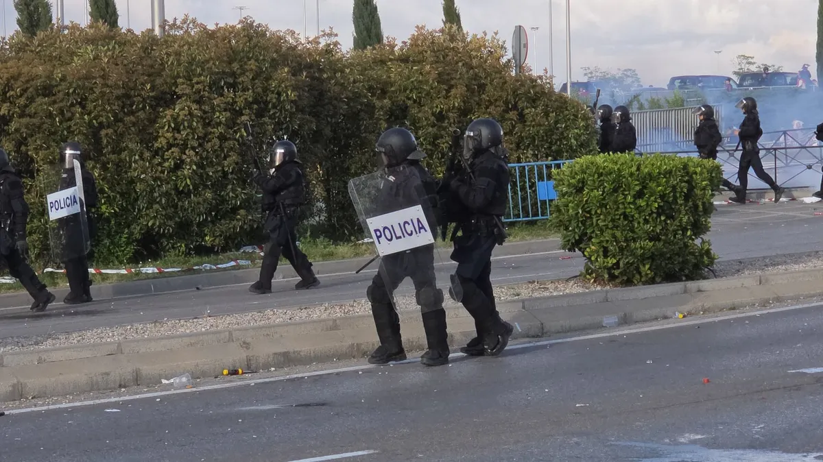 Gas Air Mata Polisi Semprot Suporter Arsenal di Madrid - sumber: (footballlondon)