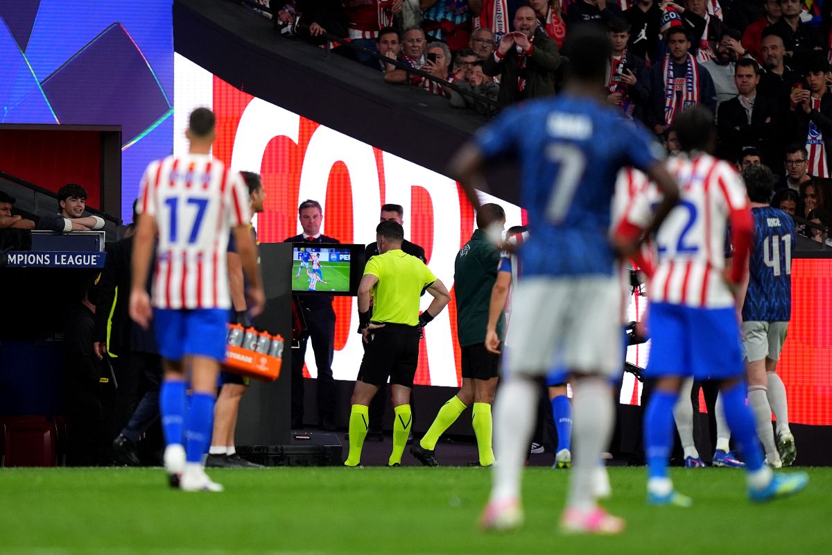 Kontroversi Penalti Arsenal Soroti Perbedaan Standar Wasit Serie A dan UCL
