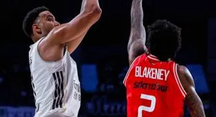 Real Madrid Atasi Perlawanan Hapoel Tel Aviv di Game 1