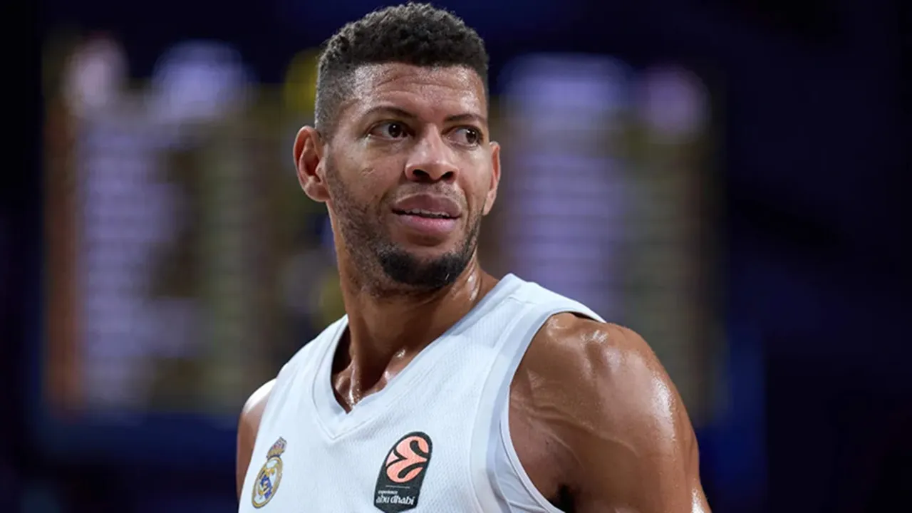 Walter Tavares Mengalami Robekan Ligamen Kolateral