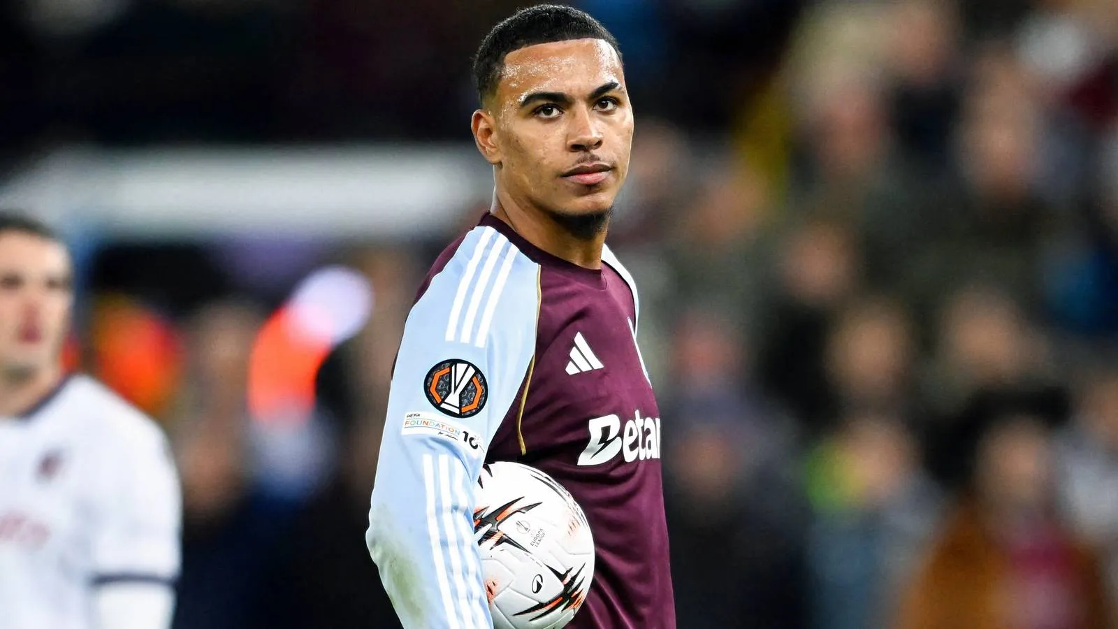 Aston Villa Mulai Negosiasi untuk Gaet Pemain Ajaib Brasil sebagai Pengganti Rogers - sumber: (givemesport)