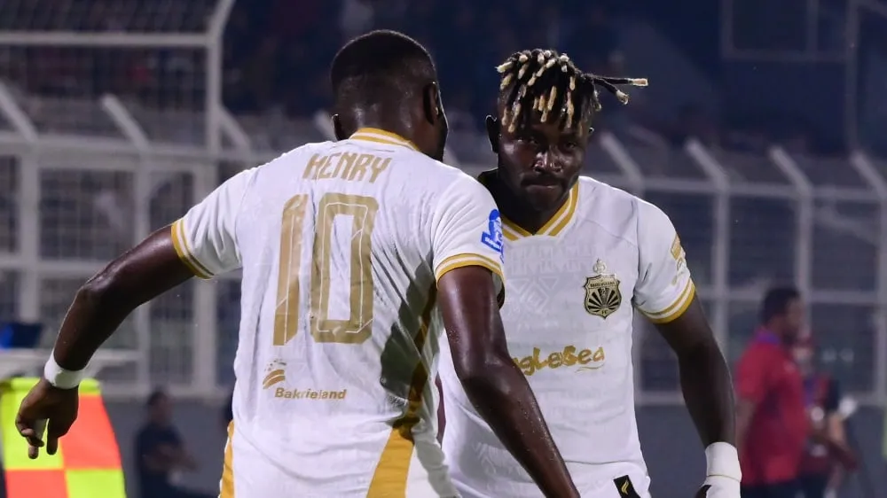 Bojan Hodak Mengungkap Minat Merekrut Doumbia dan Sidibe ke Klubnya - sumber: (ileagueid)