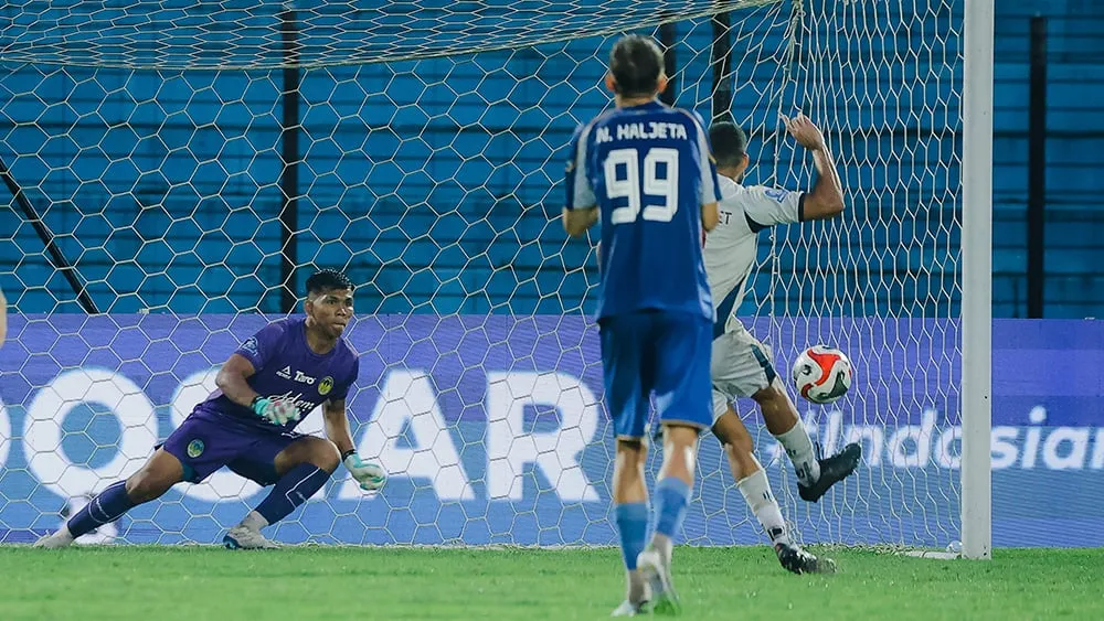 Cahya Supriadi Tampil Gemilang Meski PSIM Harus Menelan Kekalahan - sumber: (ileagueid)