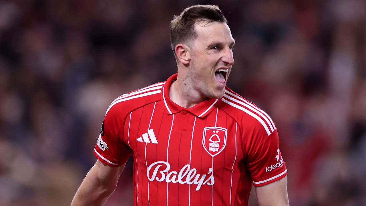 Chris Wood Ingatkan Forest Tetap Fokus Meski Unggul atas Villa