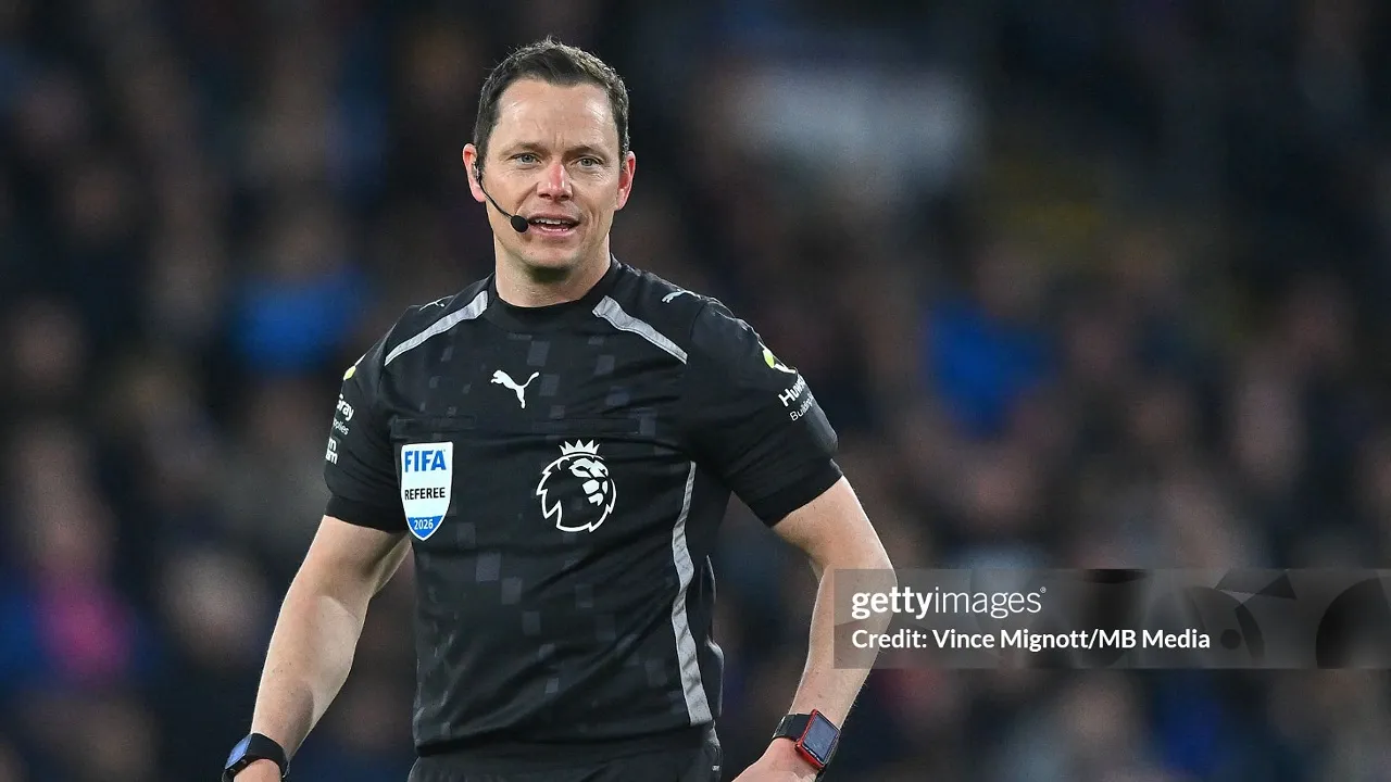 Darren England Pimpin Final Piala FA Chelsea vs Manchester City