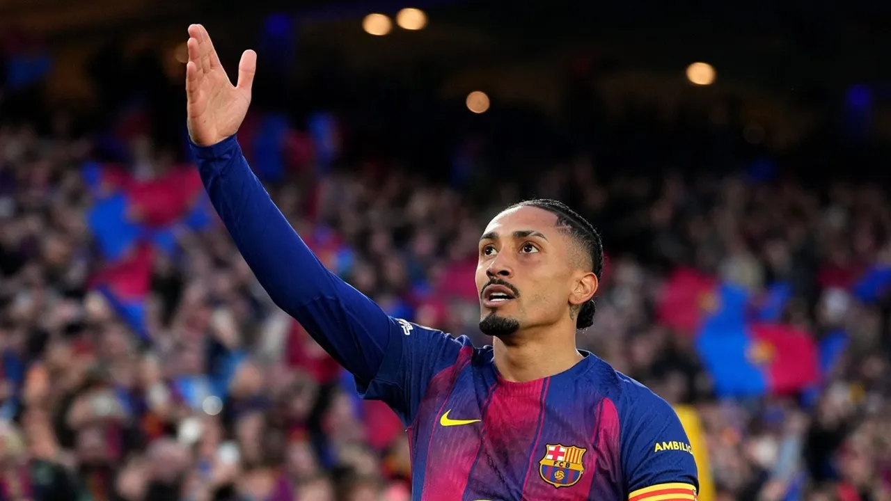 Hansi Flick Bahas Peluang Kembalinya Raphinha Lawan Osasuna