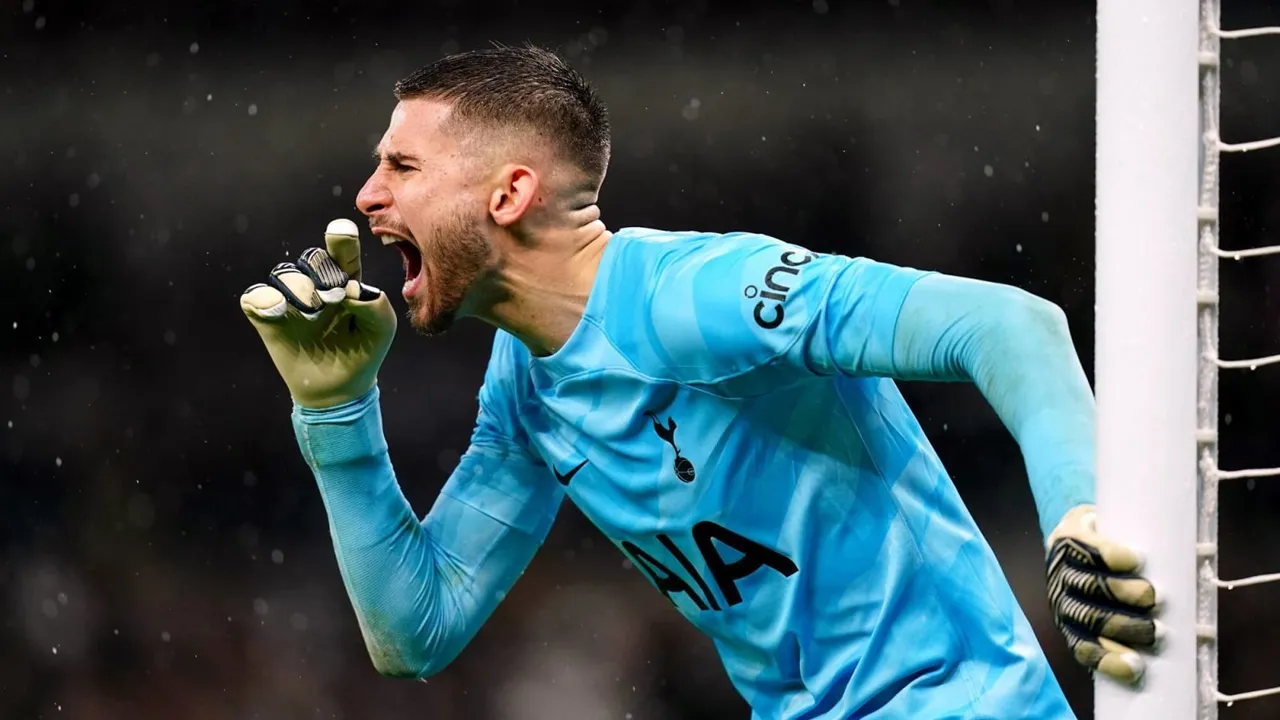 Kiper Tottenham