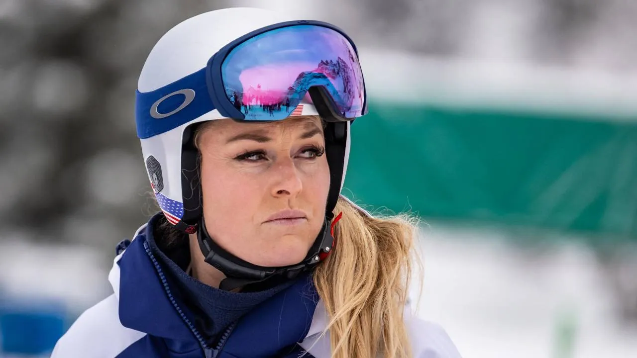 Lindsey Vonn masih menjalani proses pemulihan panjang setelah mengalami patah tulang kompleks di kaki kiri saat nomor downhill pada 8 Februari. (Foto: AP)