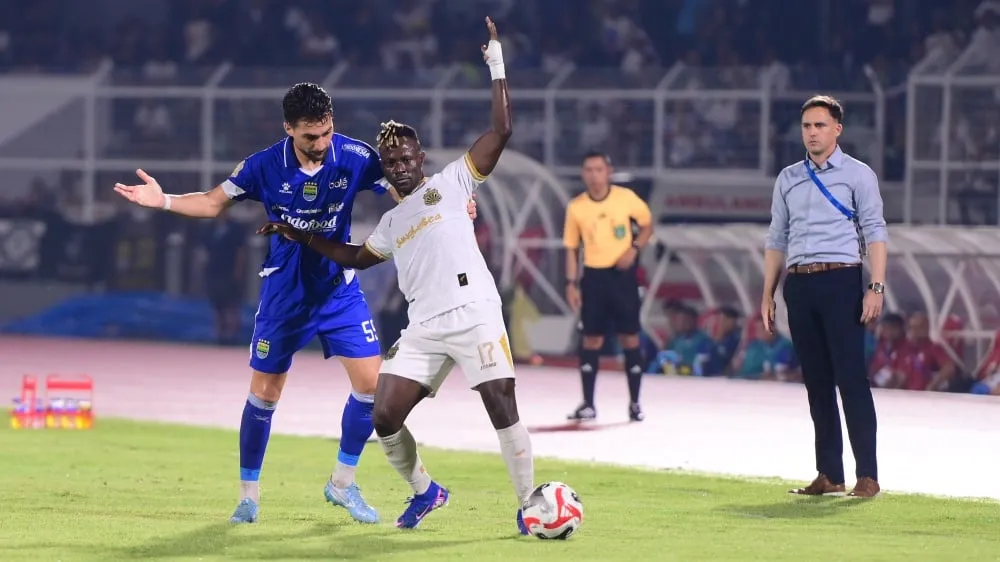 Persib Bandung Rebut Kembali Puncak Klasemen Usai Tundukkan Bhayangkara FC - sumber: (ileagueid)