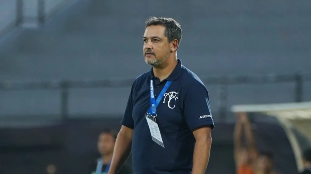 Arema FC Siap Tempur di Derbi Jawa Timur dengan Semangat Baru - sumber: (ileagueid)