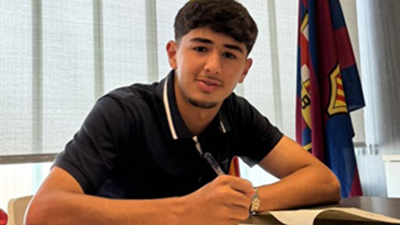 Barcelona Berikan Kontrak Profersional Pertama ke Daussy dan Abarkane
