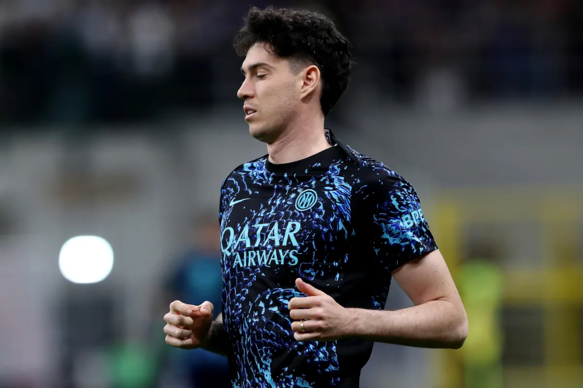 Barcelona Incar Romero, Inter Ragu Pertahankan Bastoni - sumber: (footballitalia)