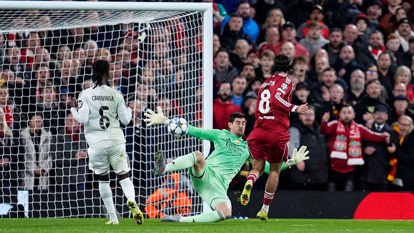 Courtois Diprediksi Tampil pada El Clasico