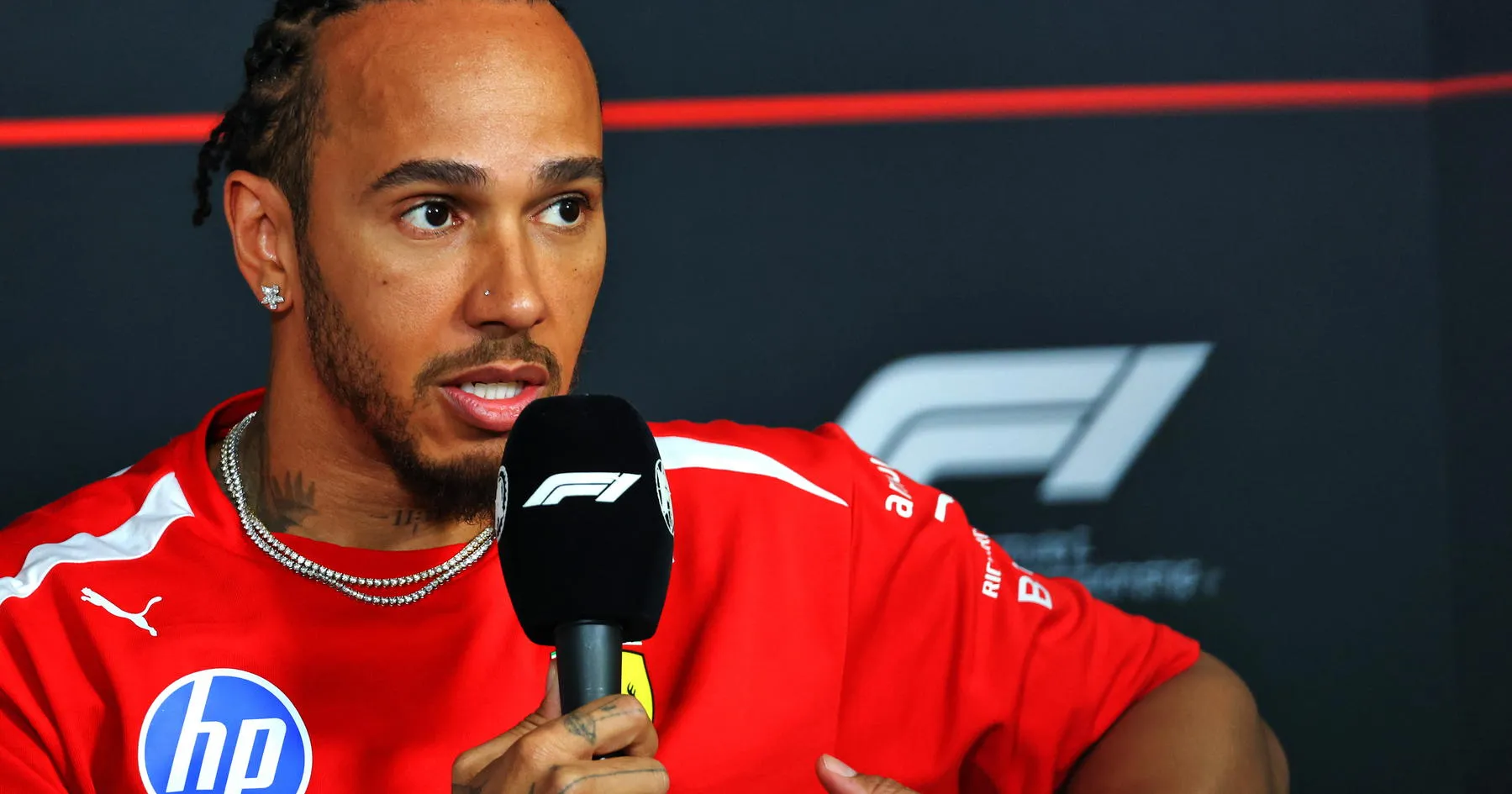 Hamilton Minta Pembalap F1 Ikut Dalam Pembahasan Regulasi - sumber: (racingnews365)