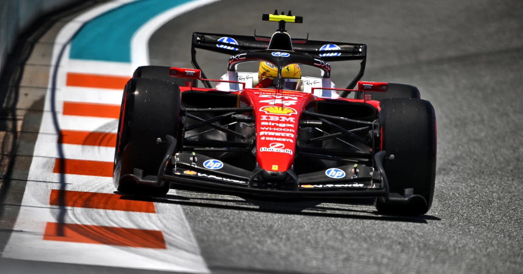 Harapan Hamilton Pudar Akibat Kemunduran Mendadak Ferrari - sumber: (racingnews365)