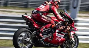 Hasil Superpole WSBK: Bulega Raih Pole Position Kelima Beruntun