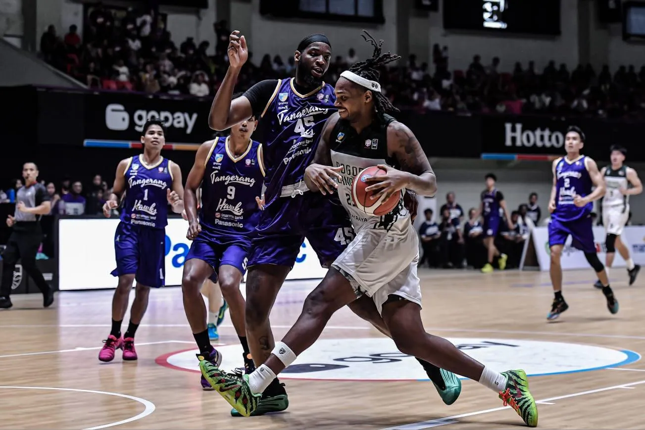 Hornbills Gagalkan Kemenangan Terakhir Hawks di Kandang - sumber: (mainbasket)