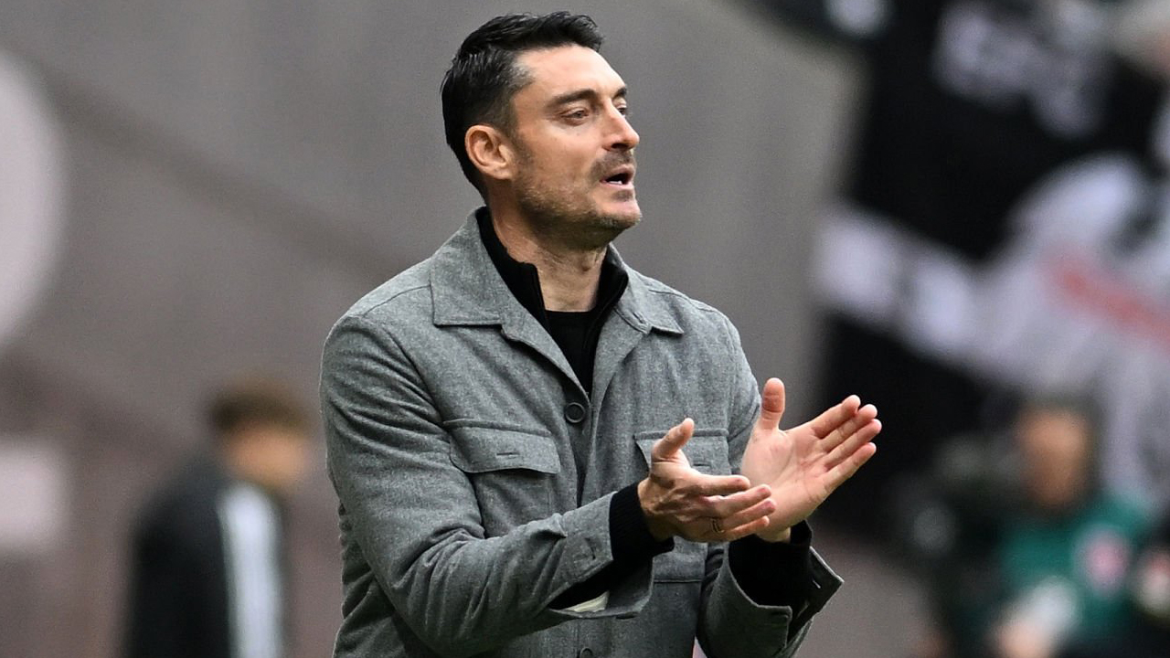 Jelang Eintracht Frankfurt vs Hamburg, Albert Riera: Menang Harga Mati!