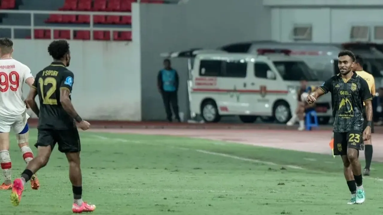 Yakob Sayuri jadi salah satu pencetak gol Malut United FC ke gawang Persis Solo