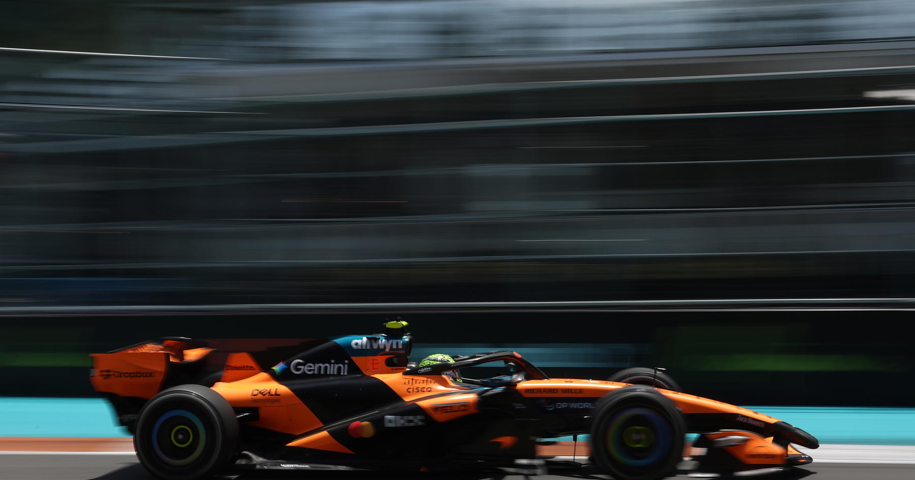 McLaren Menyerang Balik, Leclerc Bikin Ferrari Terpuruk