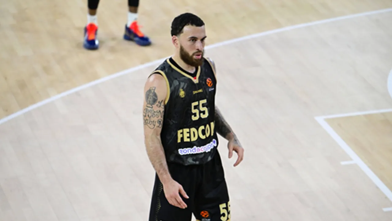 Mike James Dikenai Denda Sebesar 6000 Euro Usai Lawan Olympiacos