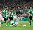 Newcastle dan Barcelona Bersaing Dapatkan Bek Betis