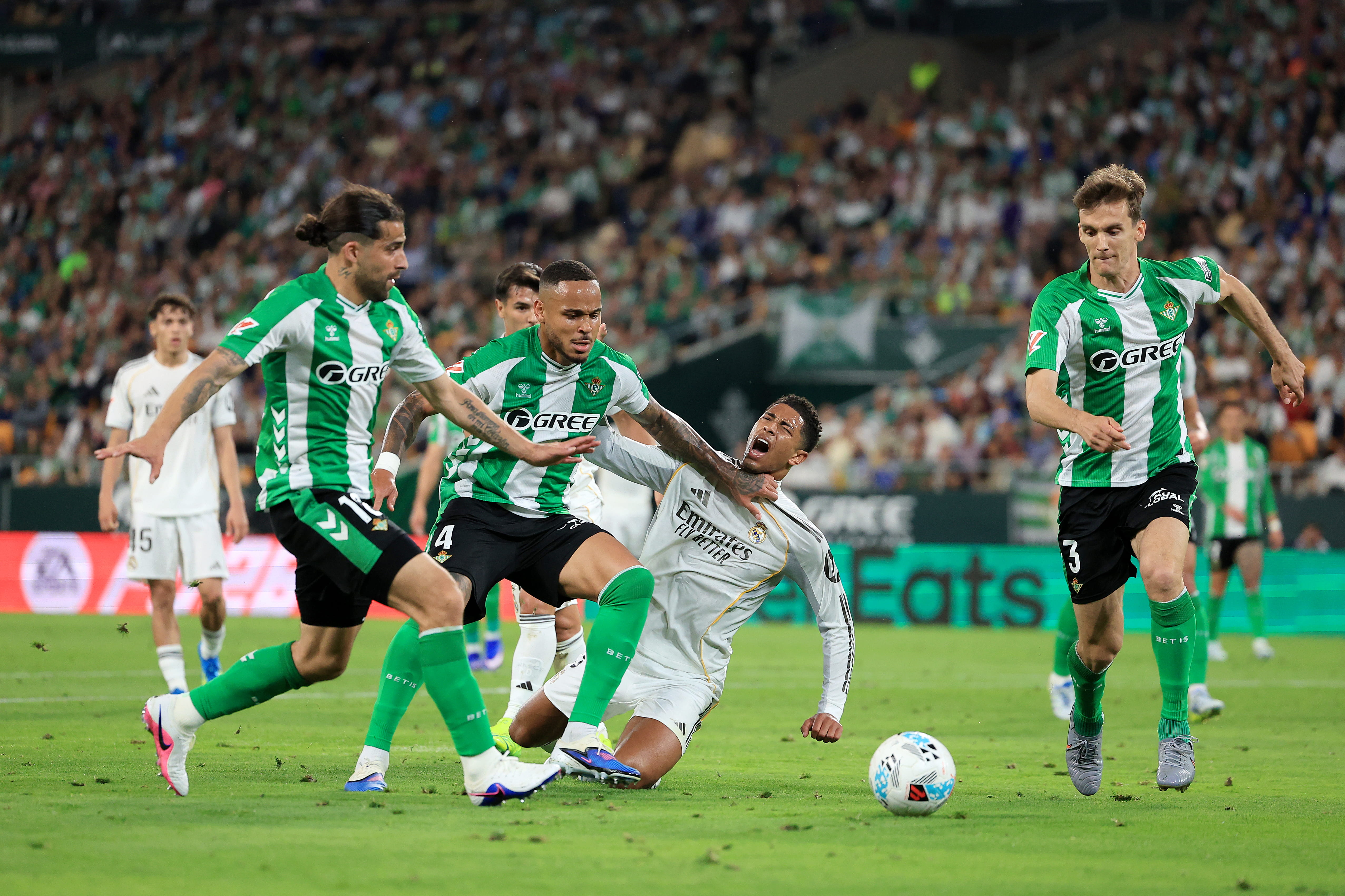 Newcastle dan Barcelona Bersaing Dapatkan Bek Betis