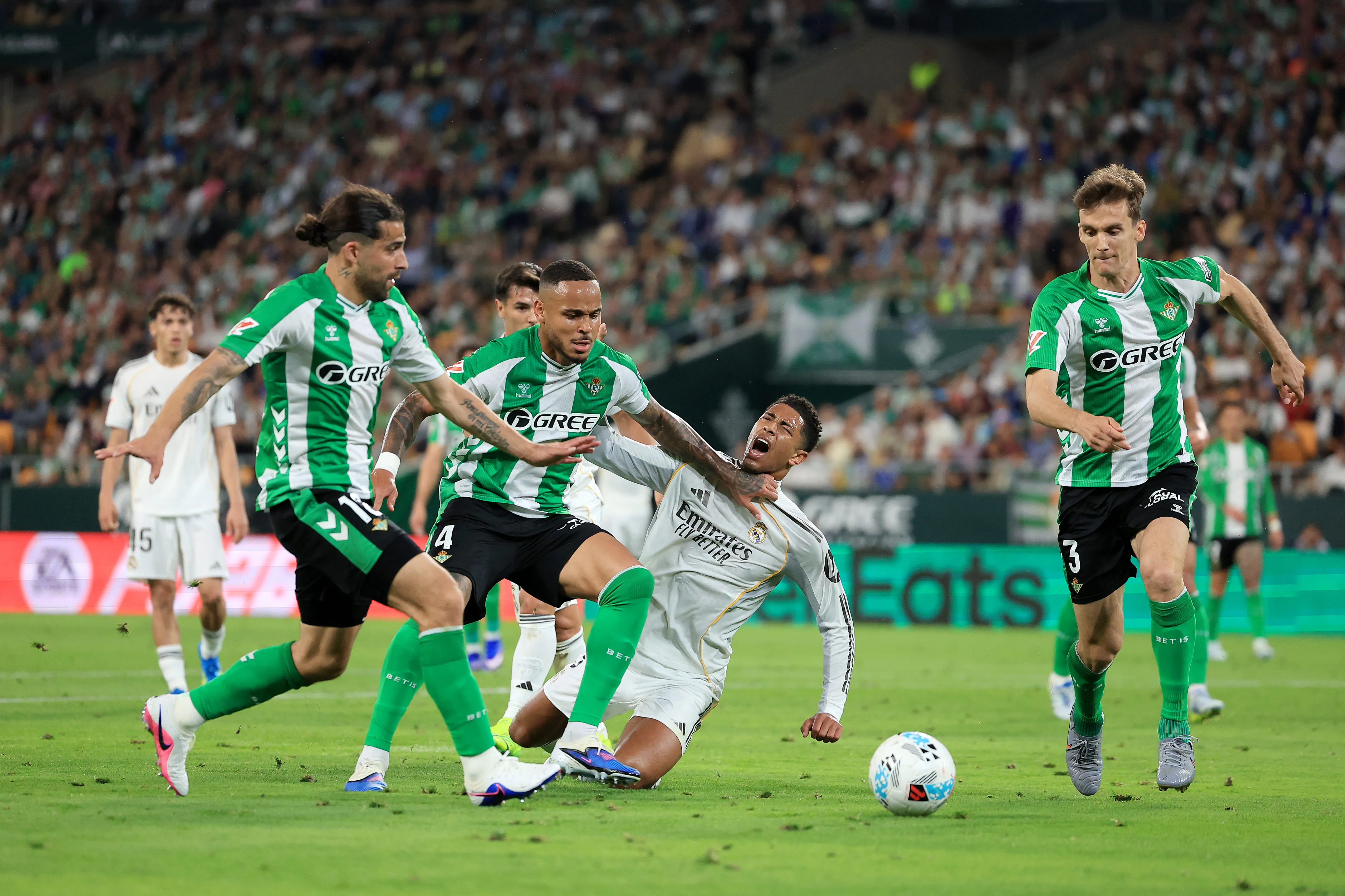 Newcastle dan Barcelona Bersaing Dapatkan Bek Betis