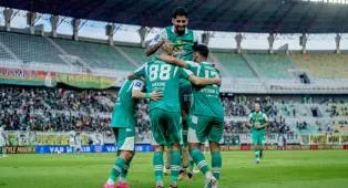 Persebaya Surabaya 4-0 PSBS Biak, Bajul Ijo TePersebayambus 4 Besar