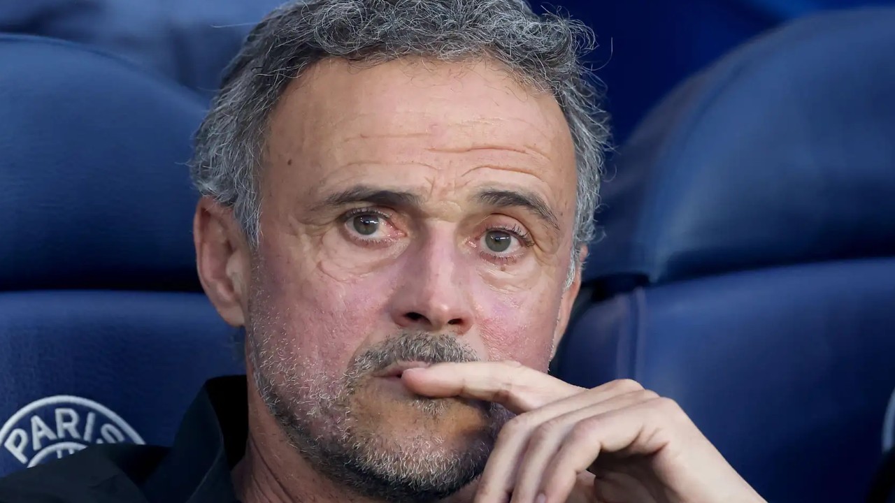 Rooney dan Seedorf Cibir Lini Pertahanan PSG, Pelatih Luis Enrique Ngamuk!