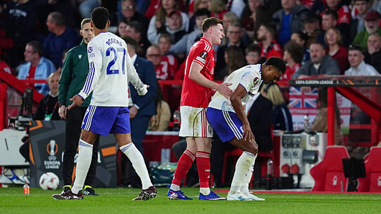 Tak Dikartu Merah, Tekel Kontroversial Elliot Anderson ke Ollie Watkins Tuai Sorotan