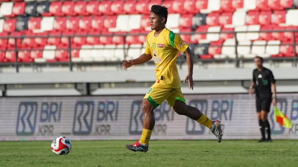 Toni Firmansyah: Pilar Kepercayaan dan Harapan Baru Persebaya - sumber: (ileagueid)